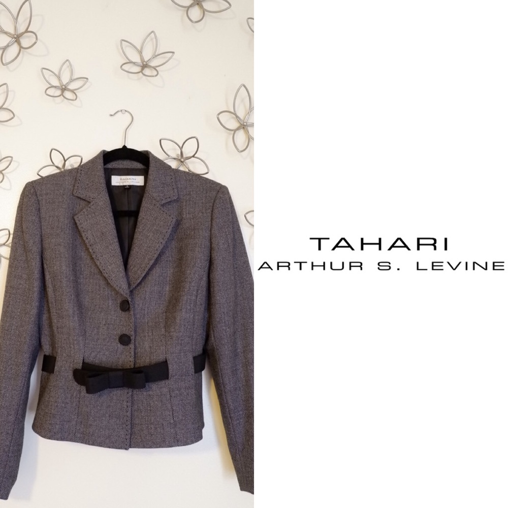 TAHARI Career Woman Belted Blazer Size 8 EUC ✅